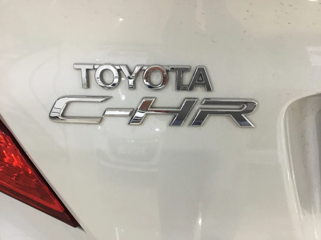 TOYOTA C-HR o Hybrid Advance 6